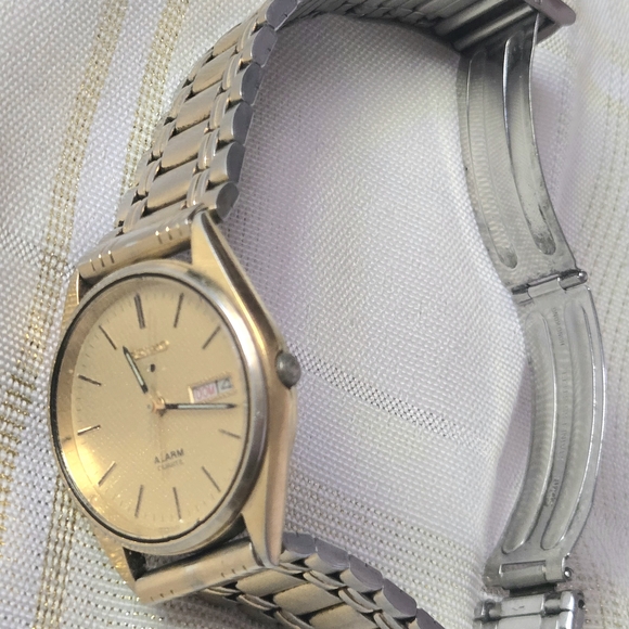 Vintage Seiko Alarm Quartz Watch - Picture 6 of 10